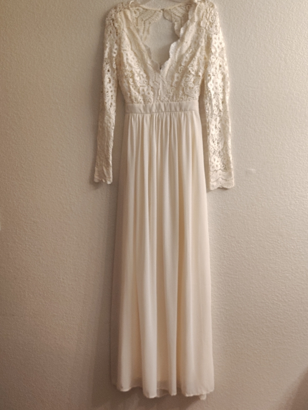 Save By The Dress Sz S Ivory Lace Vneck Long-Sleeve Maxi Backless Dress HMBC